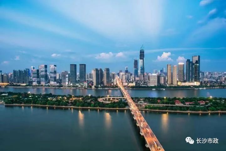 以城市，見(jiàn)未來(lái)；與城市，共成長(cháng)